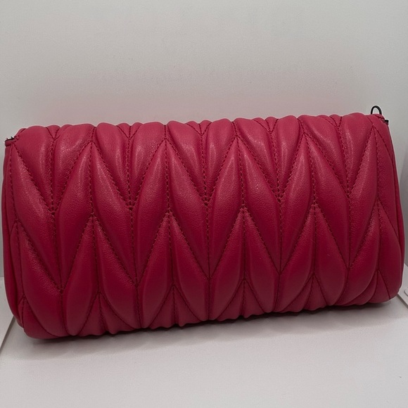 VICTORIAS SECRET RARE Quilted pleated Clutch NWT - Picture 5 of 9